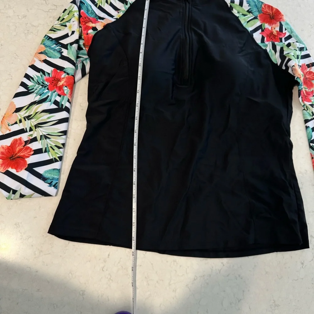 Women’s DACI 2 pc Long Sleeve Rash Guard swim set. - Picture 8 of 10